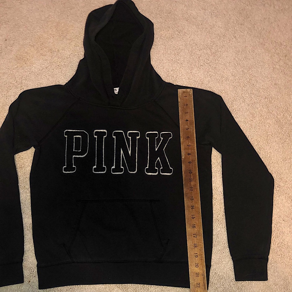 Black hooded sweatshirt. PINK size LG